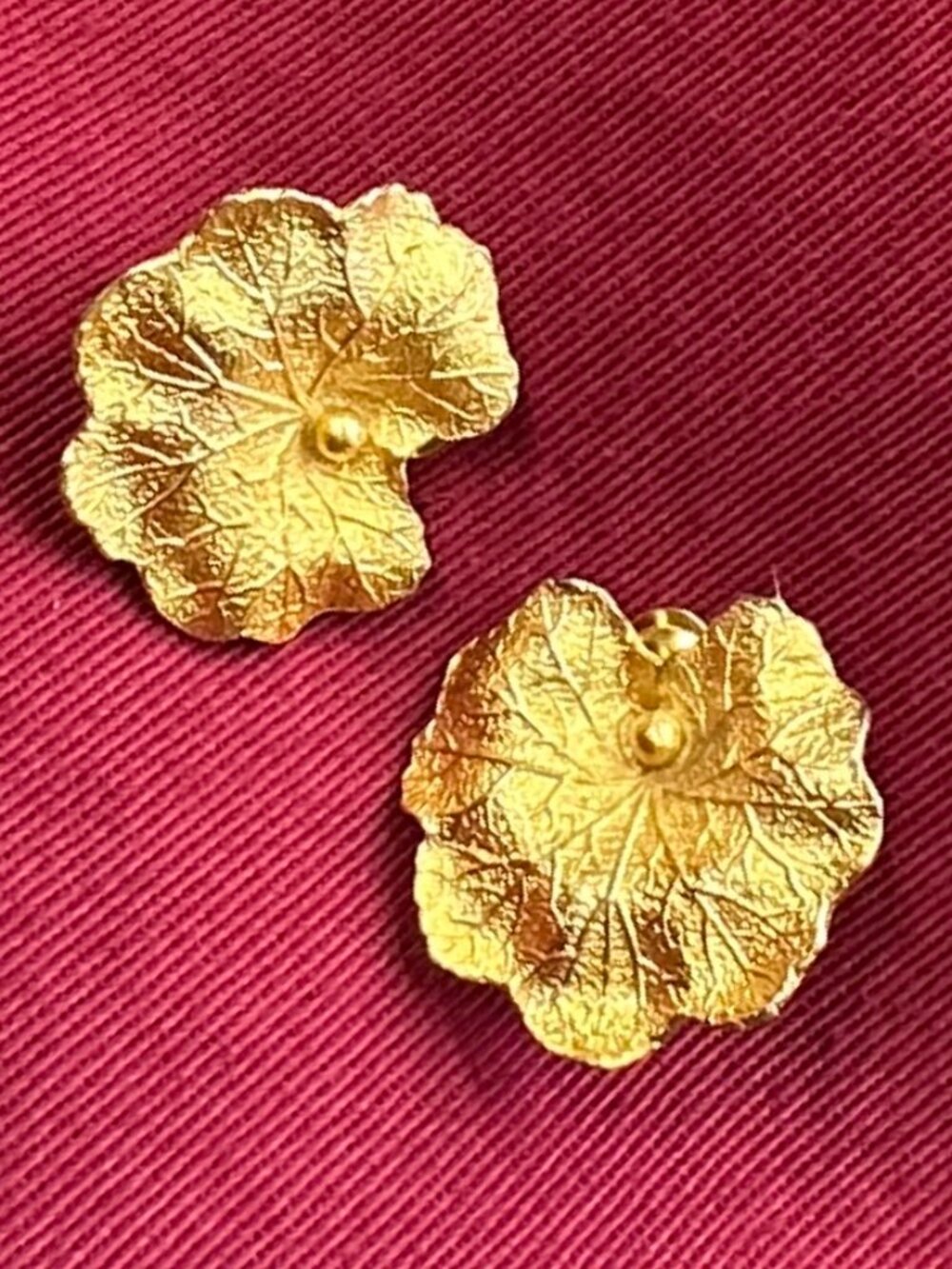 VTG 1980s Les Bernard Gold-Tone Geranium Leaf Clip Earrings